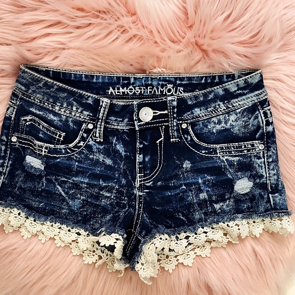 Y2K!! PRE-LOVED ALMOST FAMOUS FLORAL LACE TRIM DENIM SHORTS-0